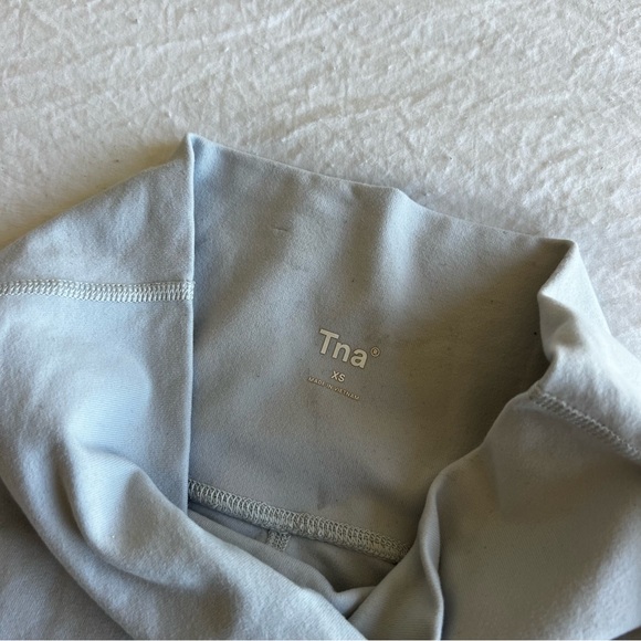 Aritzia TNA Biker Shorts - Picture 3 of 3